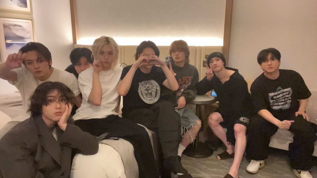 비니 tweet media