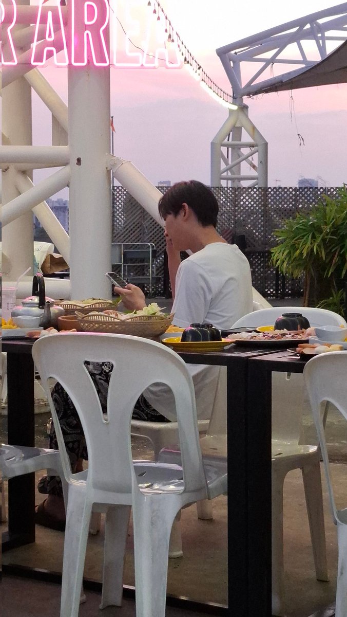 TatmaneeI's tweet image. ผกก.สุดน่ารักคับ 🥰 
#อโลนนิว #aloneww
#กินหมูทะกับนิวโอ