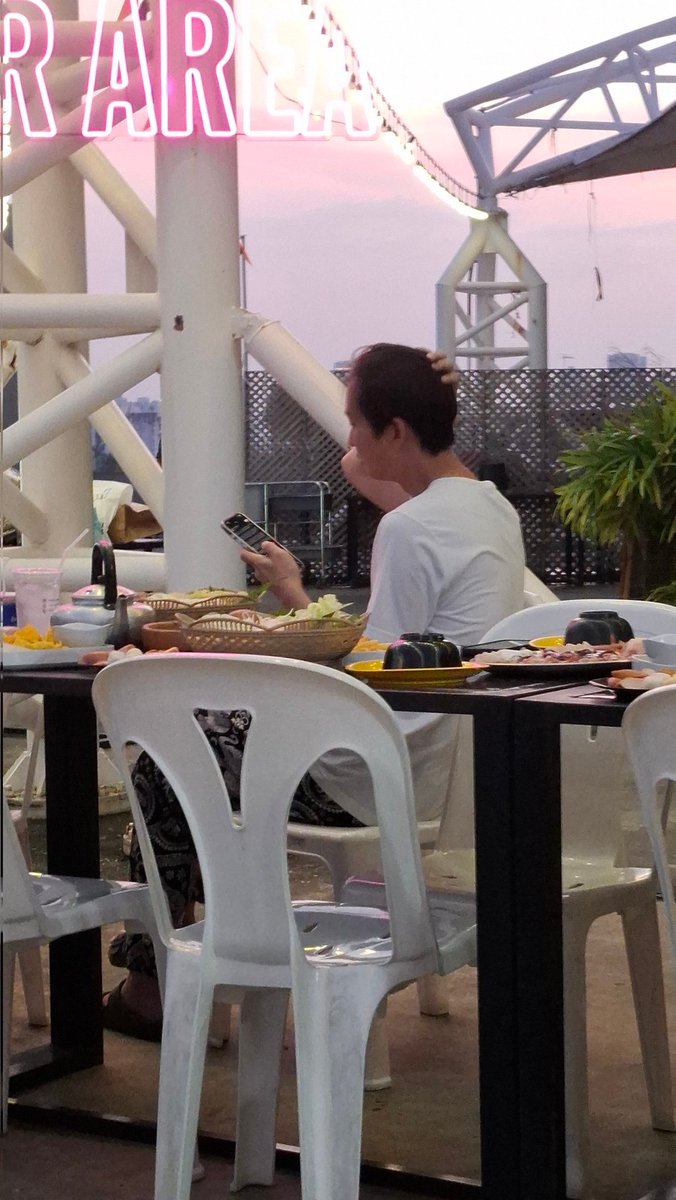 TatmaneeI's tweet image. ผกก.สุดน่ารักคับ 🥰 
#อโลนนิว #aloneww
#กินหมูทะกับนิวโอ