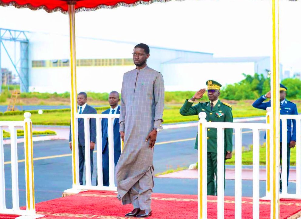laminemane24's tweet photo. Le Président de la République Son Excellence @PR_Diomaye 🇸🇳 🌷 🌳 🫰 a #quitté Dakar ce matin pour #Riyadh Arabie saoudite🇸🇦, afin de #participer au Sommet extraordinaire de l’Organisation de Coopération Islamique (#OCI) consacré à la situation en #Palestine🇵🇸 et au #Liban🇱🇧. 
Le Sénégal réaffirme ainsi son engagement pour la paix et la solidarité internationales.
#Kebetu #Sénégal 🇸🇳