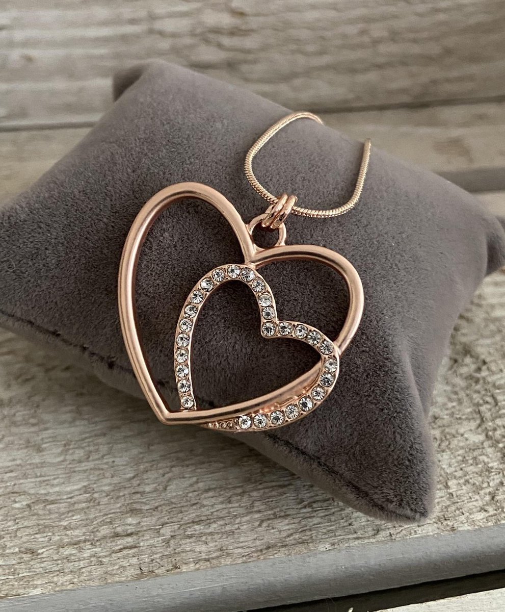 Jewellery is a great gift for Christmas. With bracelets starting at £12 and necklaces starting at just £14 why not take a look at  no14gifts.co.uk for all your gift ideas.