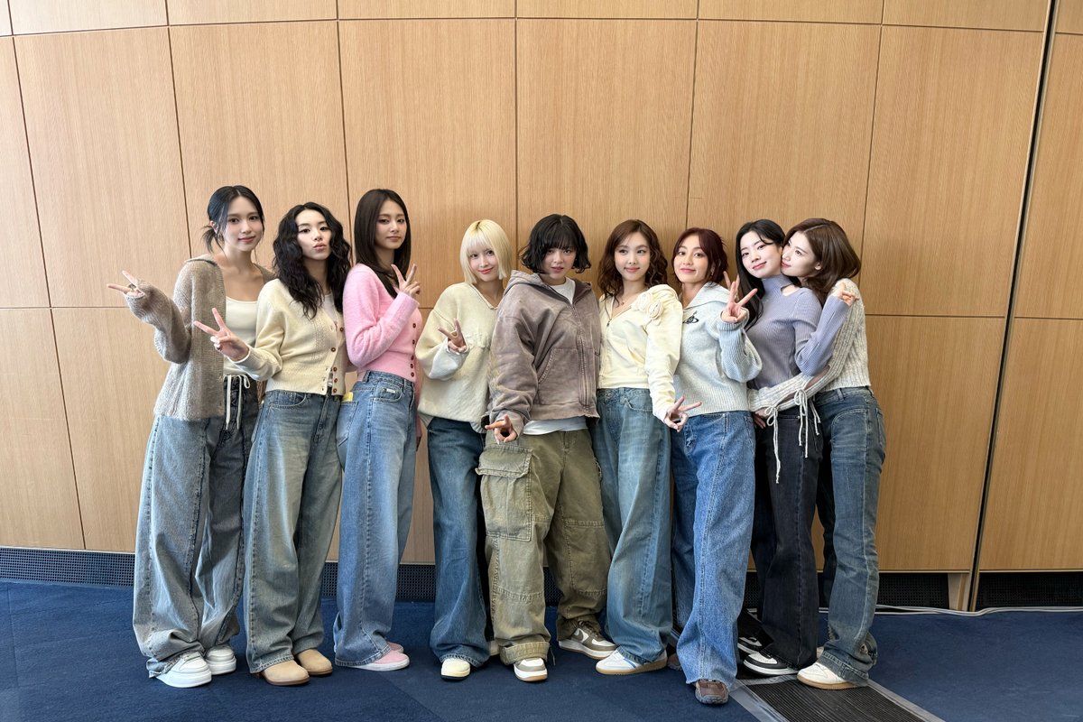ollyssi's tweet photo. ROUND 2!

This is my one valid vote for day 10!

1 RETWEET/REPLY = 1 VOTE FOR TWICE!

#2024MAMAVOTE                            #twice https://t.co/yQHun0KaNY