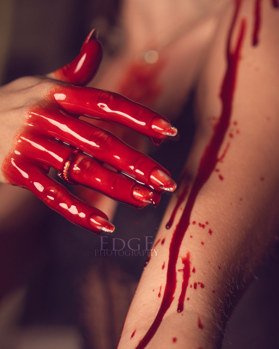 EdgEPhotography's tweet photo. A few shots from my Halloween shoot with Allyson #edgephotography #girlsontheedge https://t.co/KUWcsrZM6J