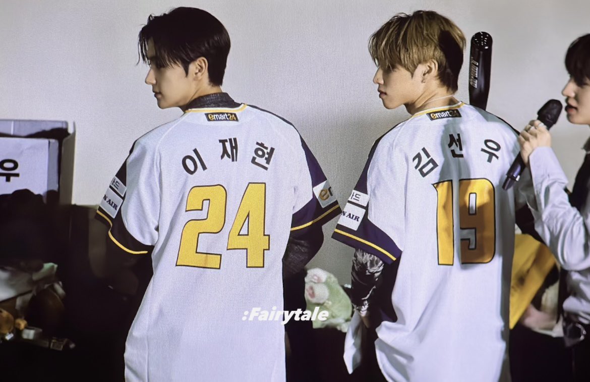 yamamoter44's tweet photo. 말하자면
너를 사랑하고 있다는 말이야
하지만 나는 말할수 없단 얘기야
하루가 또 지나도 난 항상 제자리에.. ..... ... https://t.co/UVcstA39f6