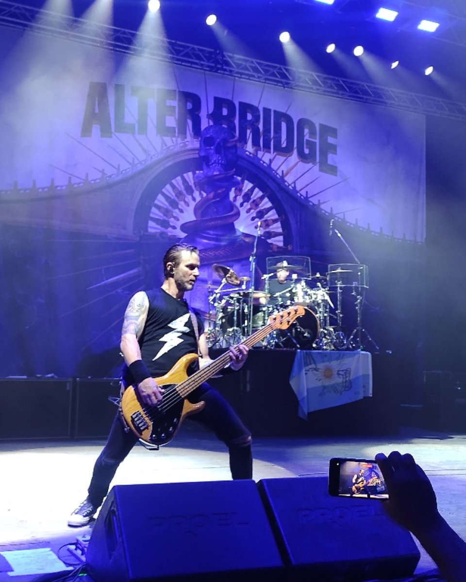 AlterBridgeAr's tweet photo. ¿Te acordás de la primera vez que escuchaste a @alterbridge ? 🎶
Si seguís con pasión a una banda ese momento no se te olvida nunca 🖤
Contanos!! 👇 https://t.co/IWDW7vGywe