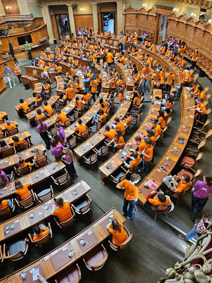 La Session des Jeunes 2024 demande au parlement d’adopter une loi fédérale visant à protéger la santé mentale de la population.

forderungen.jugendsession.ch