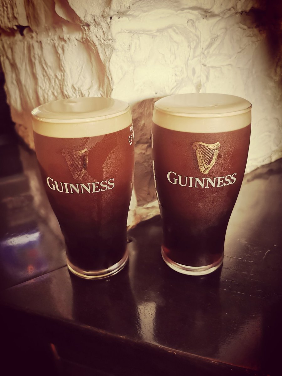 ColinFinn64's tweet photo. @tommyhectorshow #morningporter @motherhughespub #drogs #FAICupFinal https://t.co/9tggreOUAM
