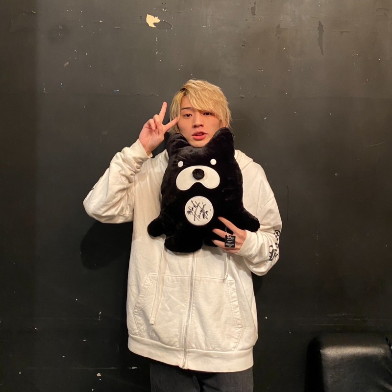 ABEMA__HIPHOP's tweet photo. ＼お知らせ📣／

NEO GENESIS vol.5 王者は #ミメイ 🥇

サイン入りアベマくん
1名様にプレゼント🎁

応募方法✍️
✅@ABEMA＆@ABEMA__HIPHOP 
2つのアカウントをフォロー
✅この投稿をリポスト
〆:11/17(日)23:59

ABEMAで全試合見逃し配信中▼
https://t.co/kQizuhPxie

@neogenesis003 @JDmimeiSB213
