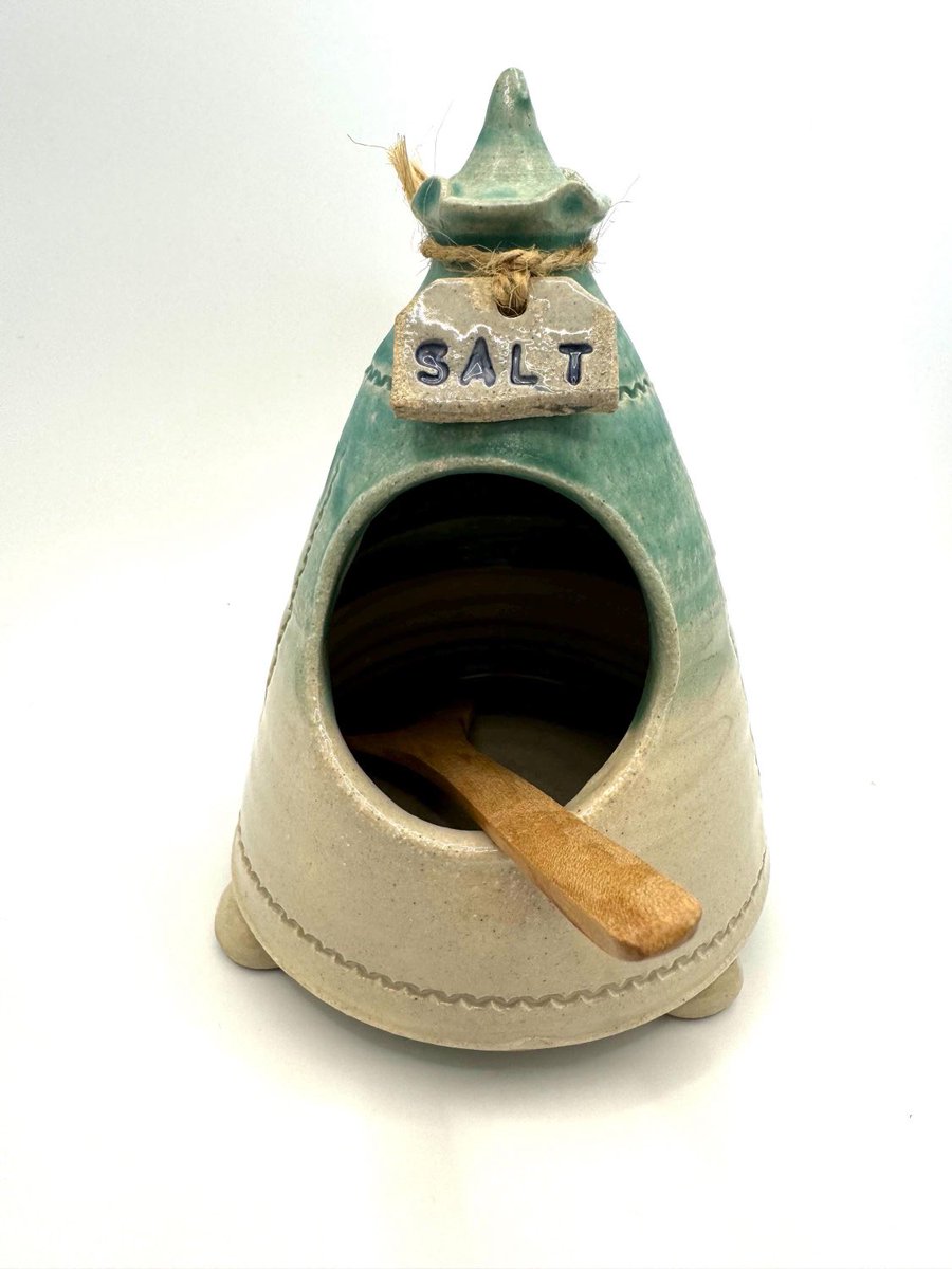 LilfordVintage's tweet photo. A beautiful glazed ceramic Perry Marsh salt Pig with wooden spoon. A delightful colourful ceramic salt pot.
https://t.co/wal2TgGcSk
#etsy #lilfordvintage #vintage #retro#countrykitchen #saltpig #saltpot #kitchenware #perrymarsh #ceramic #luxury #luxuryliving #salt #pot #dish https://t.co/QcQlqKD8Cn
