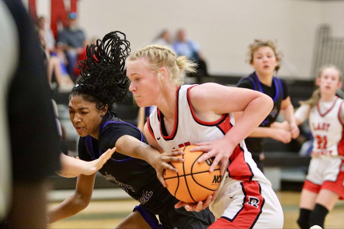 grassmonkey6's tweet image. Helllllloooo basketball season! Yesterday was a hard fought battle. Red Bud comes out on top! Great work by the team! 
#20rebounds 
#soreeverywhere