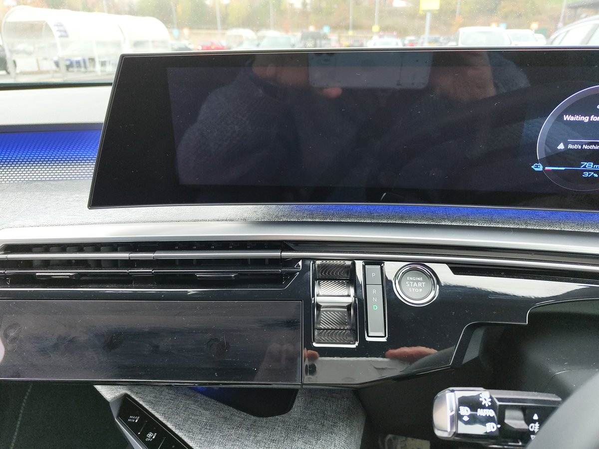 TheDigitalDadUK's tweet photo. Getting fed up now....no heating, media, drive modes, sat nav etc....black screen of death and no #itoggles 800 miles on the clock. Back to #peugeot again!!

@Peugeot #e5008 #evlife @PeugeotUK https://t.co/ZcNBaWQUVF