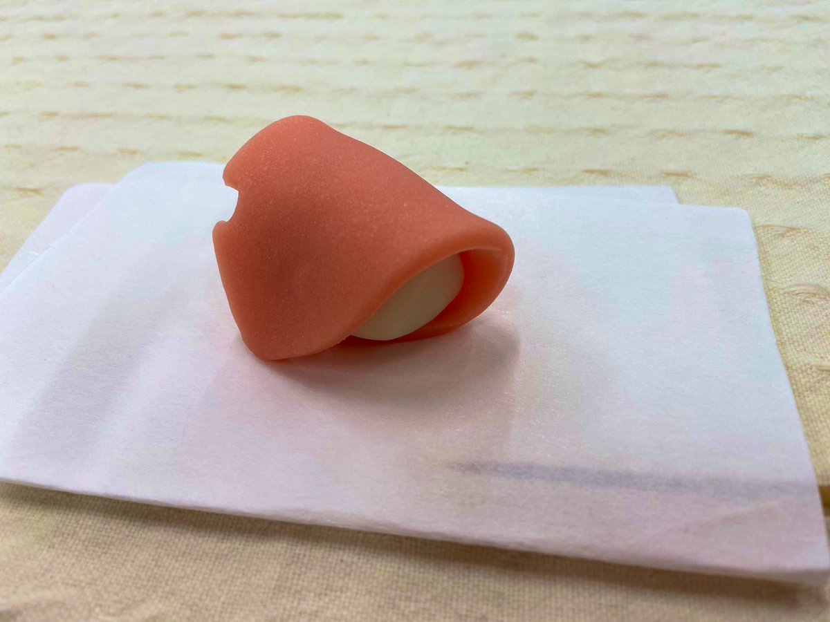 もみじ茶会２日目も無事に終了いたしました🍵
ご来場いただきまして、ありがとうございました！
また来年も開催できますよう、部員一同精進して参りますので、
どうぞ今後ともよろしくお願い申し上げます✨

写真は今年のお菓子です。
太市製の照り葉でございました🍁
