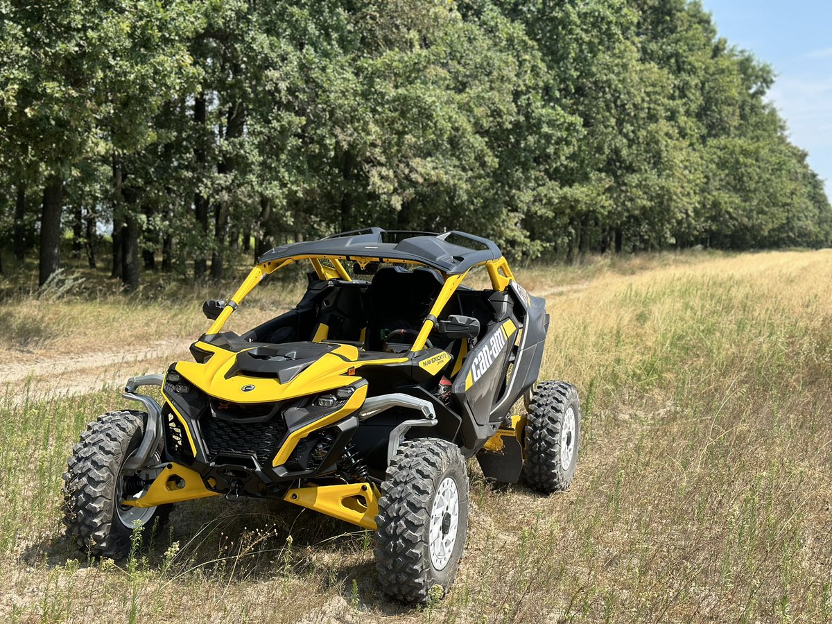 Maverick R которого цена почти 60 тыс $😳 я проверю или стоит он своих денег и расскажу вам, так как владею Maverick x3 21 год и я имею опыт с этой техникой. Можно так сказать что это наш новый проект! Теперь мы сотрудничаем с @brp_centr_zhytomyr @brp_vyshgorod . Что от нас
