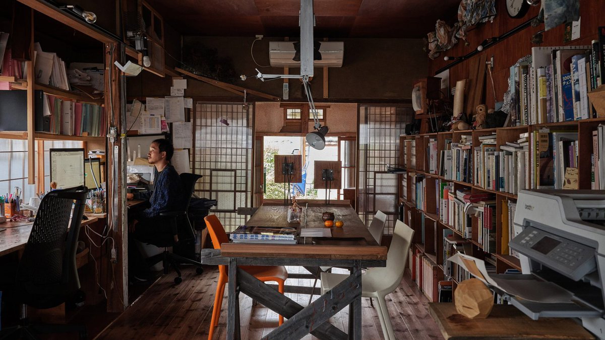 dezeen's tweet image. Sixteen Japanese architecture studios photographed by Marc Goodwin:
dezeen.com/2024/08/28/mar…
