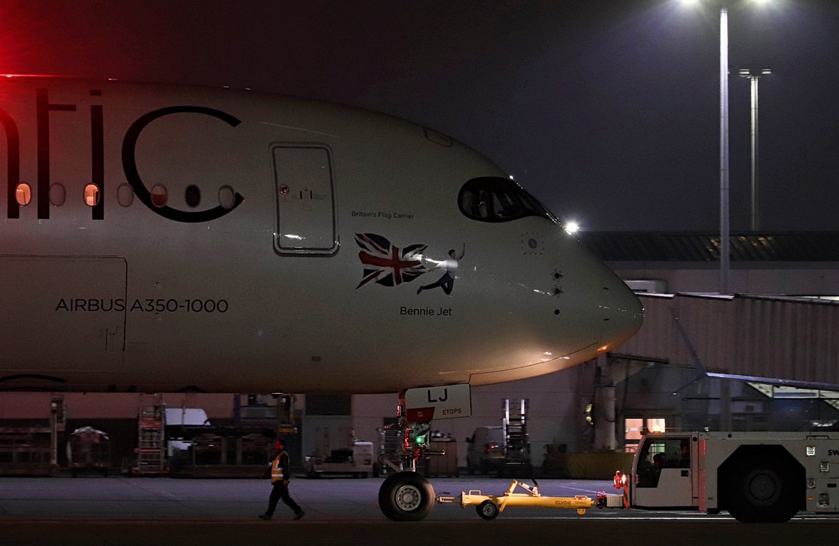 Eng1170's tweet image. Lovely to see @VirginAtlantic in @GLA_Airport for some A350 crew training. Snapped these on push and taxi back to LHR. Was great to meet @IanArnell who was doing a sterling job supporting the aircraft and crew 🙌🏼🔧

#aviationphotography #avgeek #aviation #engineer #virginatlantic