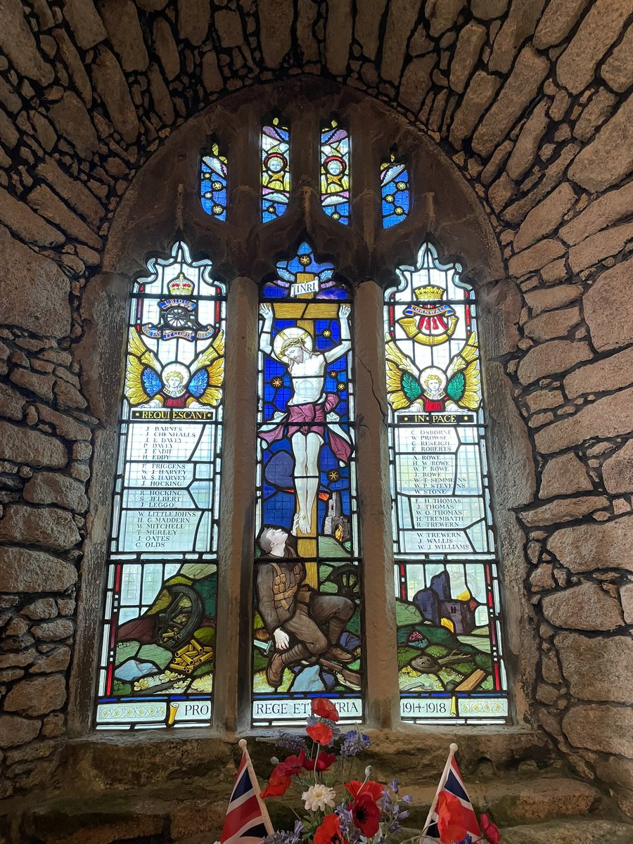 “Requiescant in pace”. War memorial window by Clayton and Bell at St Just-in-Penwith (Eglos Lanust), Cornwall depicting a soldier surrounded by the detritus of war gazing up at the crucified Christ #StainedGlassSunday #RemembranceSunday #LestWeForget