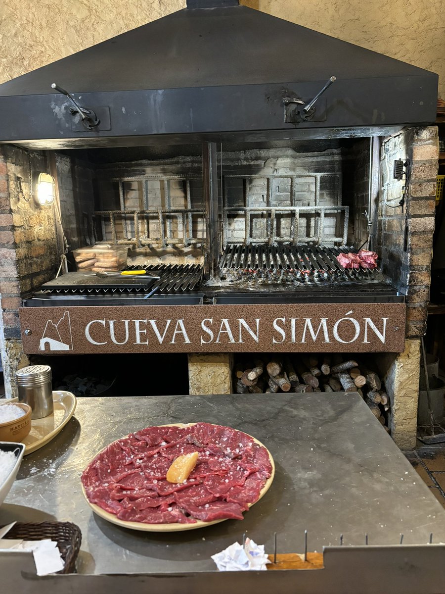 Los Domingos son días de relax, misa y comida seria.
#LaGuíaVampa