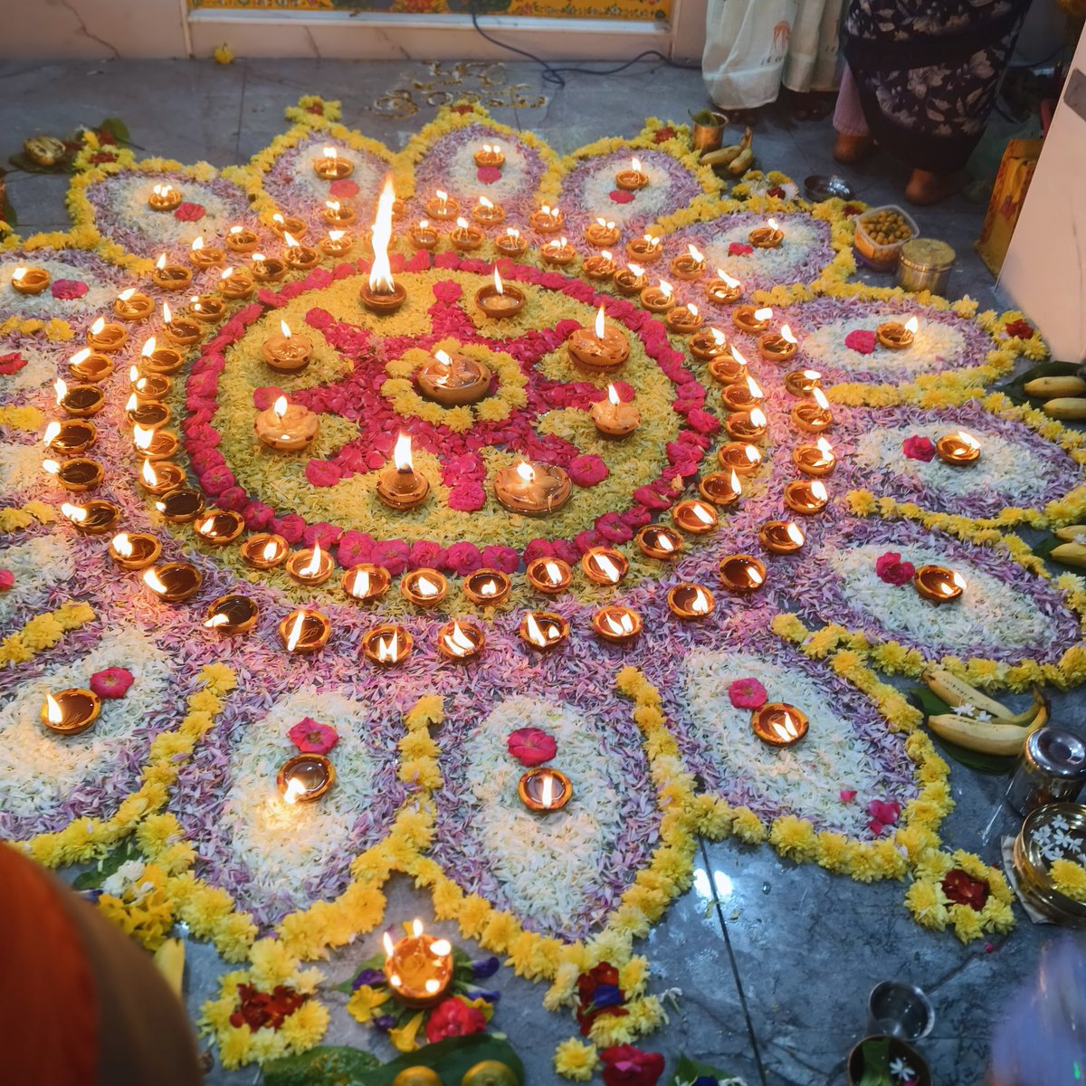 indhusworld's tweet photo. ఓం శ్రీ విష్ణవేనమః 🙏 శ్రీ రామ దూతం శిరసా నమామి 🙏 శ్రీ రామ జయ రామ జయ జయ రామ 🙏 

#SaturdayVibes #kaarthekamasam https://t.co/GhRPhiROqt