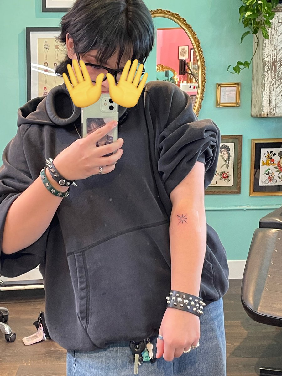 herosoup8's tweet photo. hi guys… sorry ive been m.i.a but i got a new tattoo 🤍 https://t.co/D6ptbTc5Di