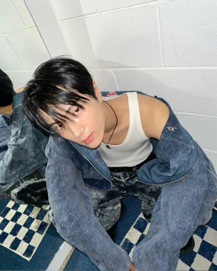 [Day 2] 

Haii, I’m azure and I’m looking for filo interactive moots !! 

- 09, she/her 
- not new to #stantwt / #kpoptwt 
- multistan 
- my ults are enha, svt, twice, bp, Ateez and txt 
- any fandom is welcome ><

♡ / ↻ to be moots &amp; spread tysm !! 🌟
