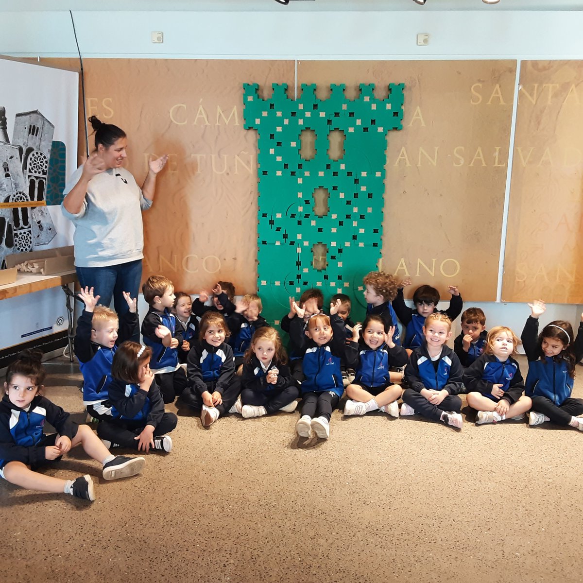 ausevamaristas's tweet photo. En 2º de #InfantilAuseva están conociendo la Edad Media y, para arrancar la situación de aprendizaje, visitaron @prerromanico. Allí pudieron conocer un montón de curiosidades de la época medieval.#SomosMaristas #MaristasCuentaConmigo https://t.co/5MgbWYv2op