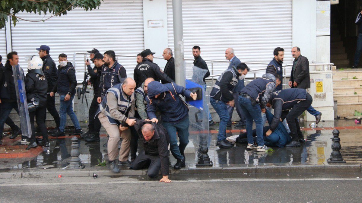 TknnFrt's tweet photo. #BatmanEmniyetindeİskenceVar https://t.co/AZyBtVOSpA