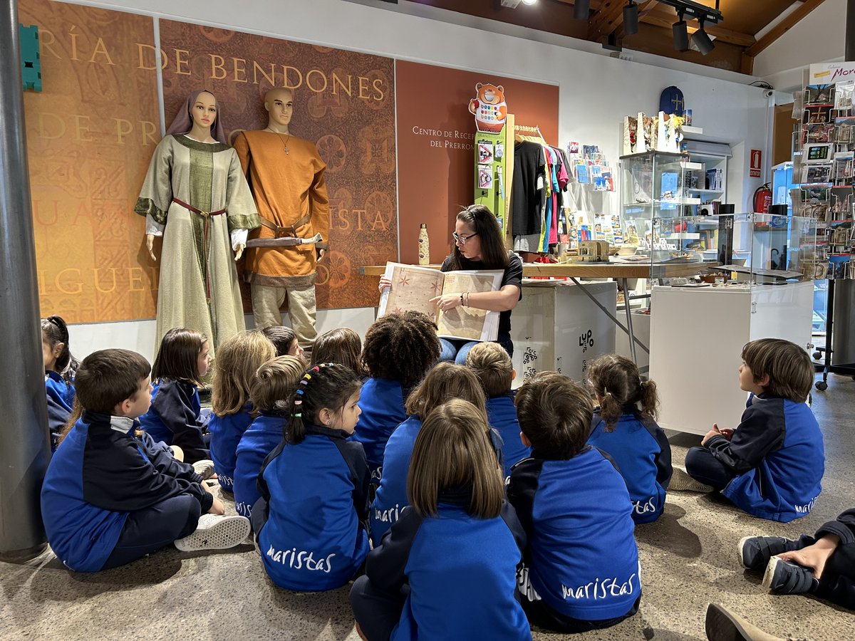 ausevamaristas's tweet photo. En 2º de #InfantilAuseva están conociendo la Edad Media y, para arrancar la situación de aprendizaje, visitaron @prerromanico. Allí pudieron conocer un montón de curiosidades de la época medieval.#SomosMaristas #MaristasCuentaConmigo https://t.co/5MgbWYv2op