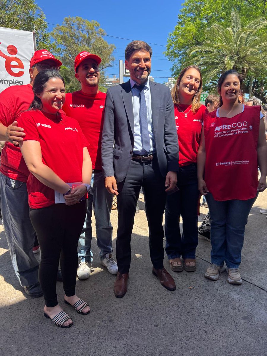 En todos lados! 

Este fin de semana APRECOD estuvo en la expo-empleo Rosario, en una jornada sobre adicciones en la ciudad de Tostado y en la Fiesta Nacional de la Frutilla 🍓 en Coronda acompañando a <a href="/maxipullaro/">Maximiliano Pullaro</a> <a href="/GiScaglia/">Gisela Scaglia</a> y <a href="/vicky_tejeda/">Victoria Tejeda</a> por todo lo largo y ancho de Santa Fe