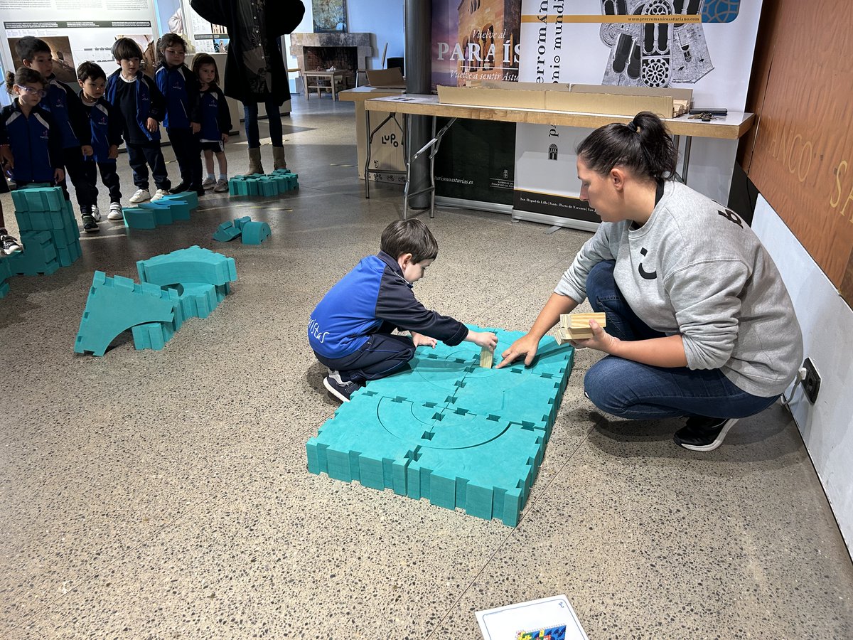 ausevamaristas's tweet photo. En 2º de #InfantilAuseva están conociendo la Edad Media y, para arrancar la situación de aprendizaje, visitaron @prerromanico. Allí pudieron conocer un montón de curiosidades de la época medieval.#SomosMaristas #MaristasCuentaConmigo https://t.co/5MgbWYv2op