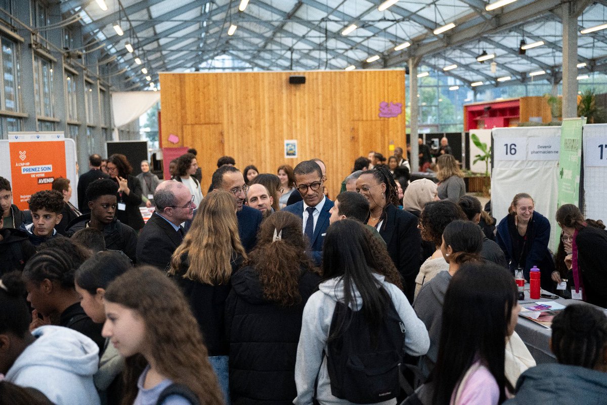 Démocratiser l’excellence : c’est préparer une prochaine génération de médecins issus de nos territoires, issue de tous les milieux sociaux. Hier :  + de 2000 personnes à notre second forum dédié aux métiers de la santé. <a href="/villesaintouen/">Ville de Saint-Ouen-sur-Seine</a> : équipe de rêve.