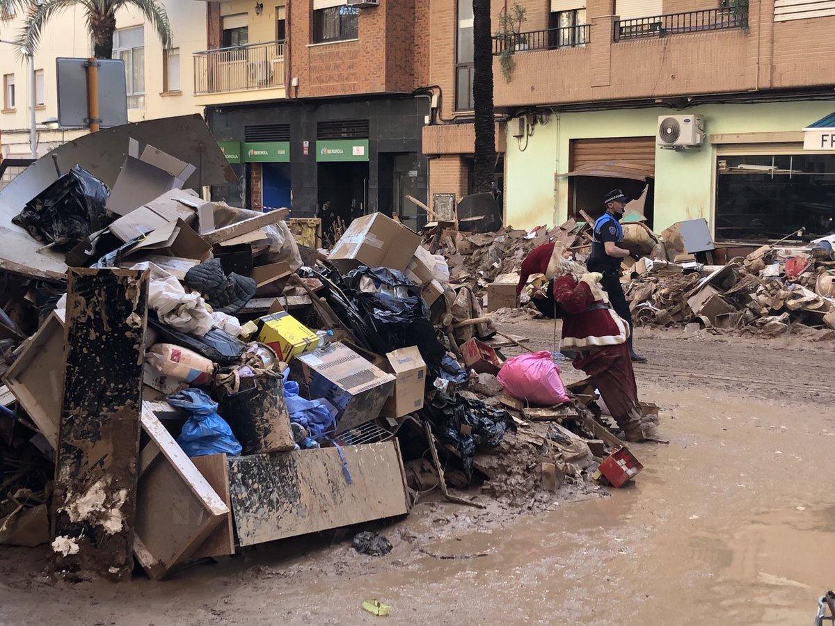 Fachada de la Generalitat 12 horas antes y ahora

Pueblos de Valencia hace 12 días y ahora