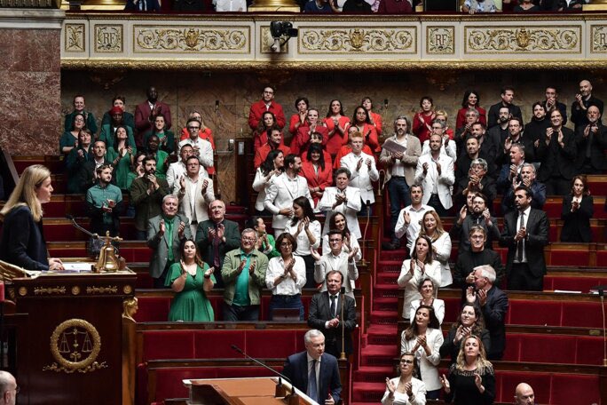 MehdiiiDz_'s tweet photo. @CerfiaFR Que les supporters  s’habillent en noir blanc rouge et vert https://t.co/heHMdjiTHA
