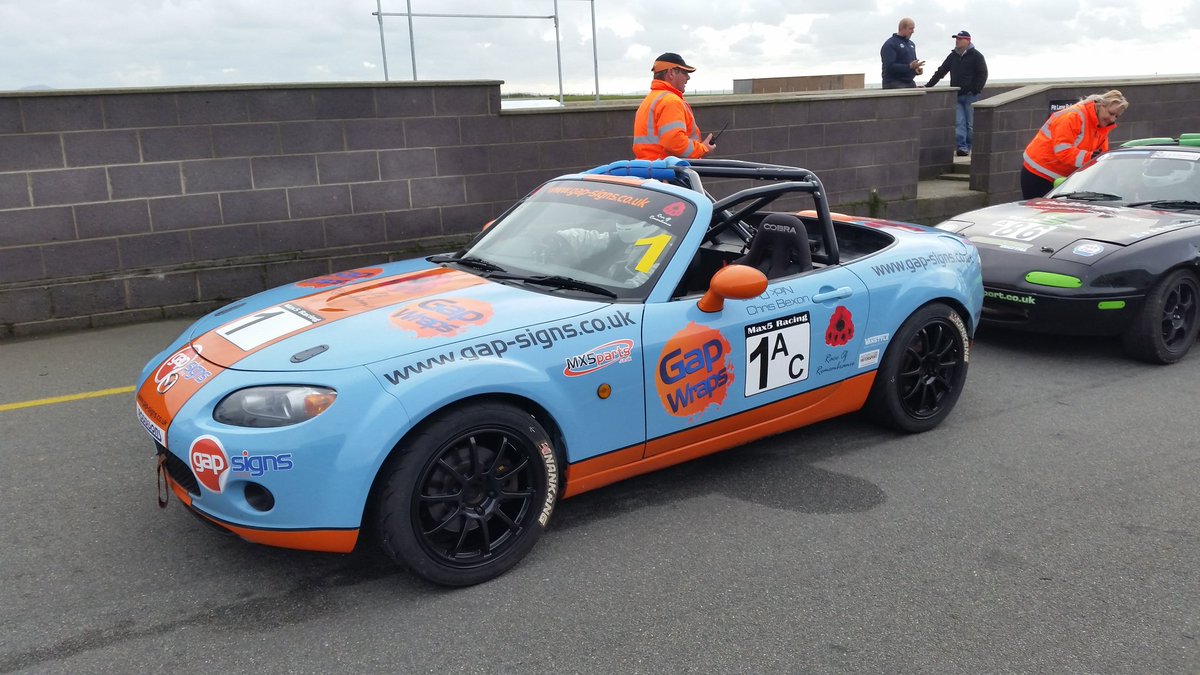 17_TCut's tweet photo. 10 years ago @MM_RoR @angleseycircuit @GGRMotorSport @Tankslider @hibbert_jeremy https://t.co/lWkmz4V2OB