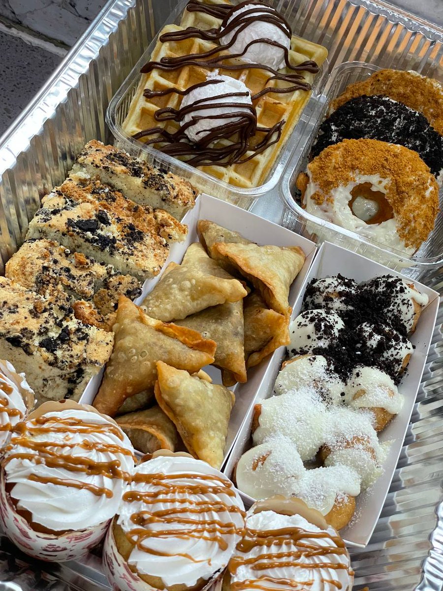 Ayyahs_Bakery's tweet photo. How about this platter of delicious snacks and pastries for just 22k. Call 09013811834 to order... #Sokoto #AyyahsBakery https://t.co/uivswB1awF