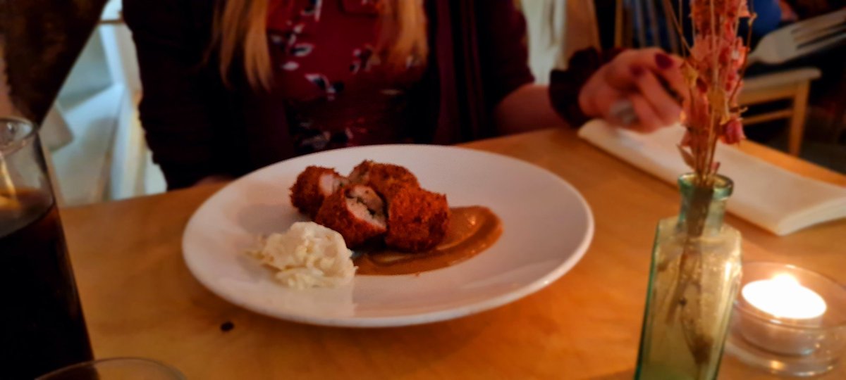 BeefuVT's tweet image. Bubblebunny took me out for really fancy birthday dinner. The food was peak 10/10 would eat out again 😫