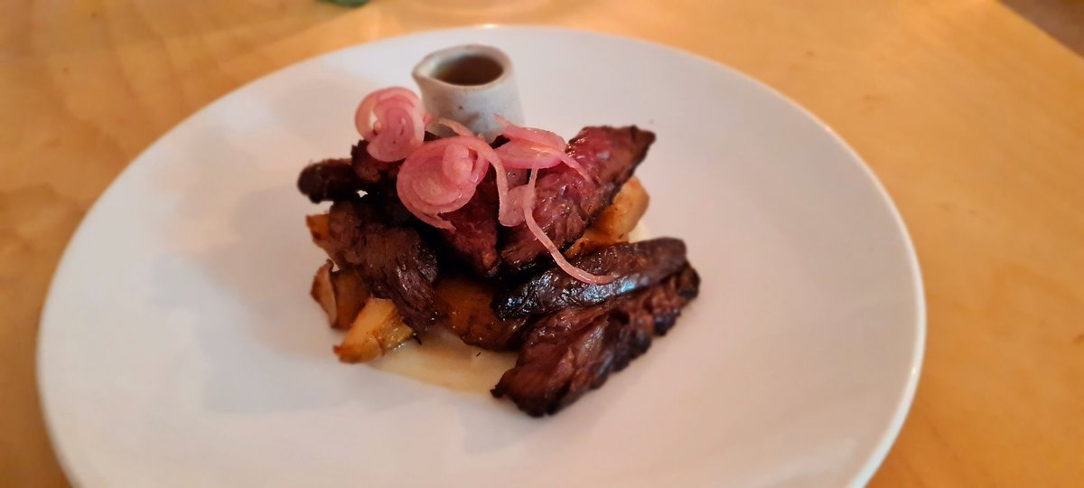 BeefuVT's tweet image. Bubblebunny took me out for really fancy birthday dinner. The food was peak 10/10 would eat out again 😫