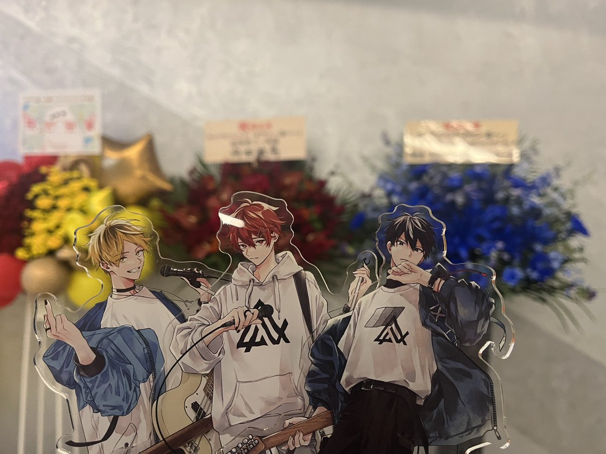ytmr_rit's tweet photo. @kizu_ntk ギヴンを産みだしてくださりありがとうございます🎸最高でした！
寒くなってきましたのでご自愛くださいね- ̗̀ ෆ( ˶'ᵕ'˶)ෆ ̖́-🩵🤍💛 https://t.co/PhkG4gmBIC