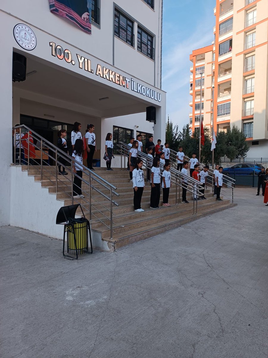 Akkent100's tweet photo. Atamızı saygı,minnet ve özlemle andık. https://t.co/tznZ3yjNe9