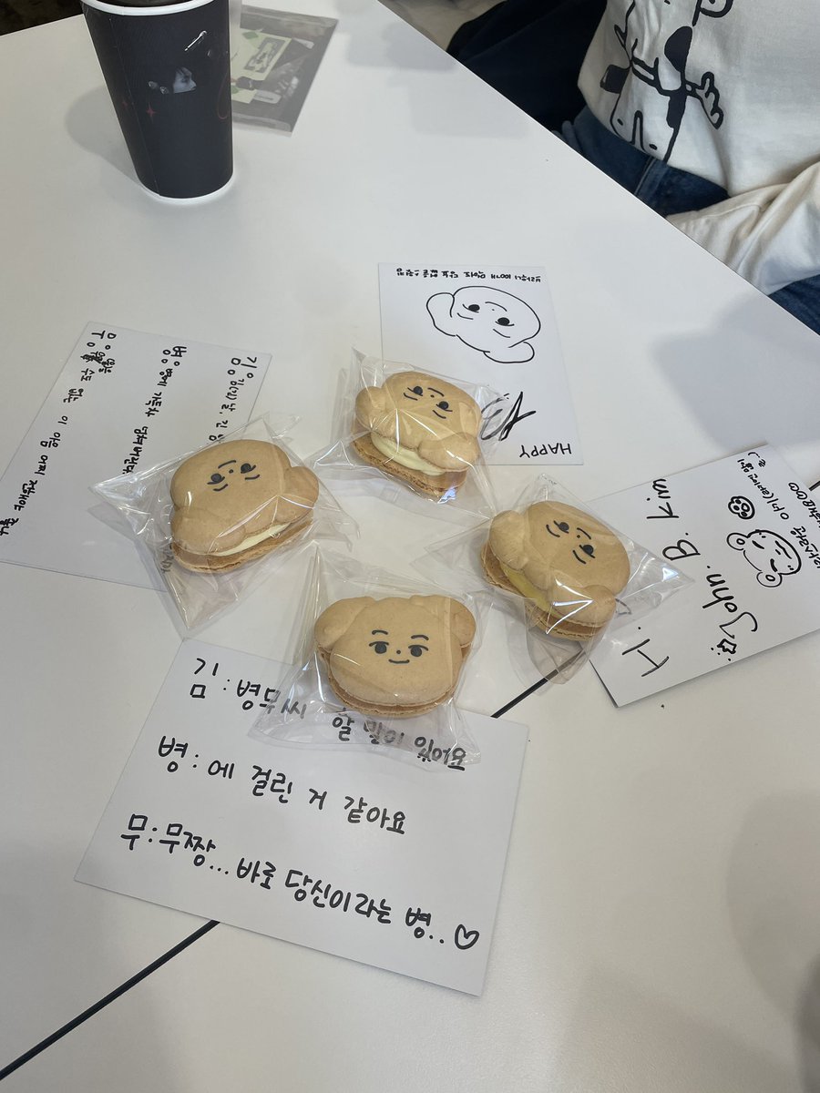 CcC_mong's tweet photo. 이틀 동안 존비킴이 가득했던 예쁜 공간이였습니다🥰

#B_FOR_BIRTHDAY
#B가_있어_완성되는_하루 https://t.co/bYTL5dhLgv