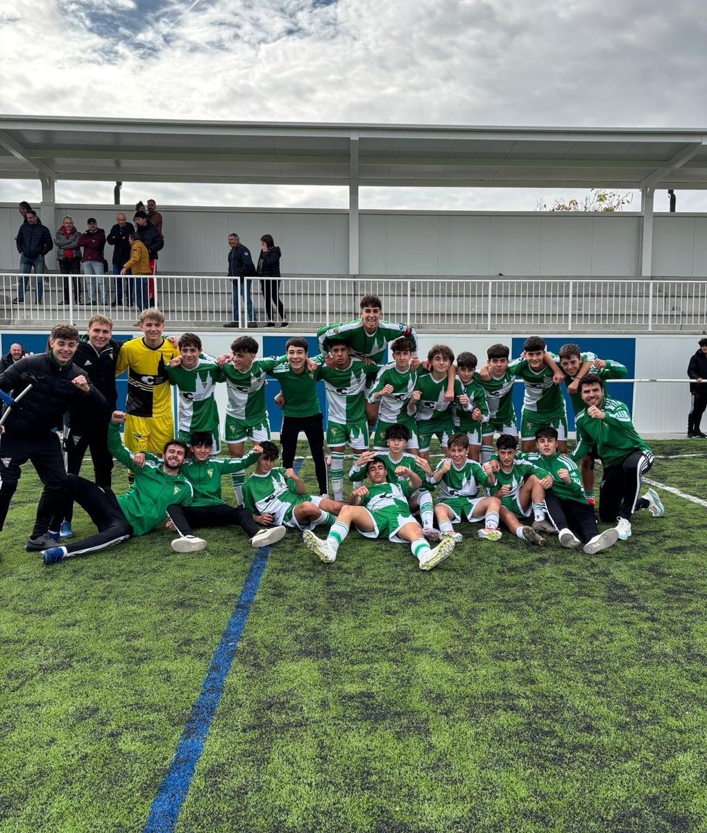 CDJuventudDC's tweet photo. 80' | FINAAAAAAL EN EL JOSÉ MARÍA SANTAMARÍA!!! 

¡Qué partido del Cadete A! 
Victoria en casa del líder tras un partido disputadísimo. 

CD San Pedro 0-2 Cadete A 

#OrgulloArlequinado
#VamosJuve 💚🤍 https://t.co/fzsCoRSK9P