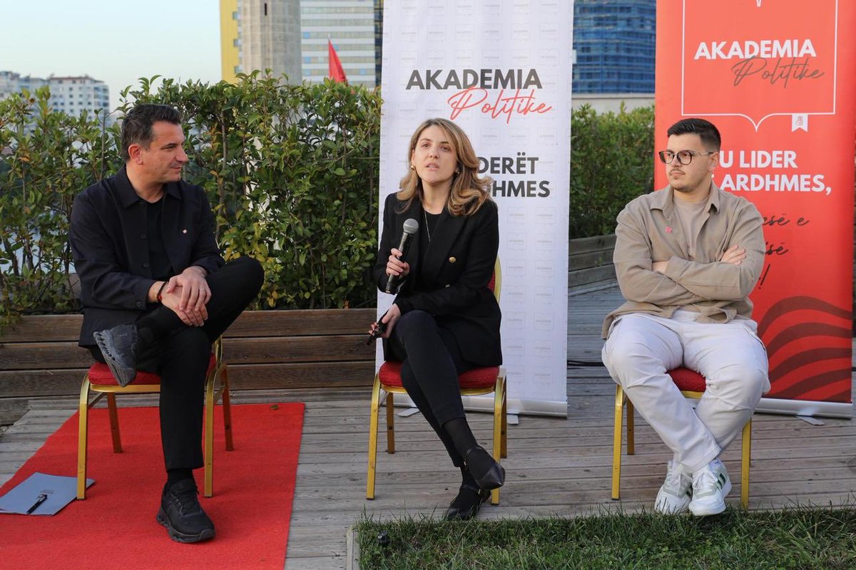 DostiSavio's tweet photo. Akademia Politike 2 - Moduli 5 📚
Një modul tepër interesant i fokusuar mbi organizimin dhe rëndësinë e fushatave elektorale  🗳️ https://t.co/CnAeU27L6n