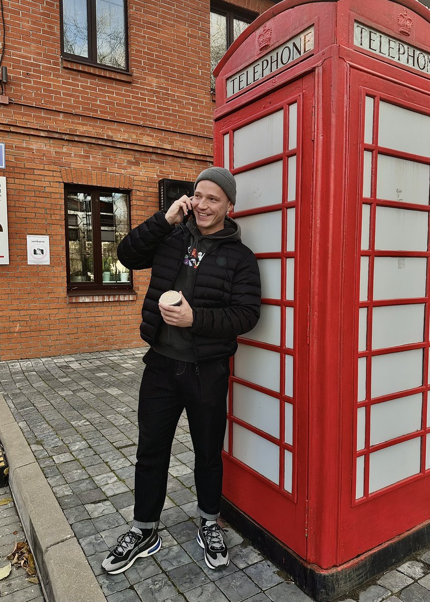 ouseswon's tweet image. Hello, Adele!
Put the kettle on, I'll be there soon🫖☕️