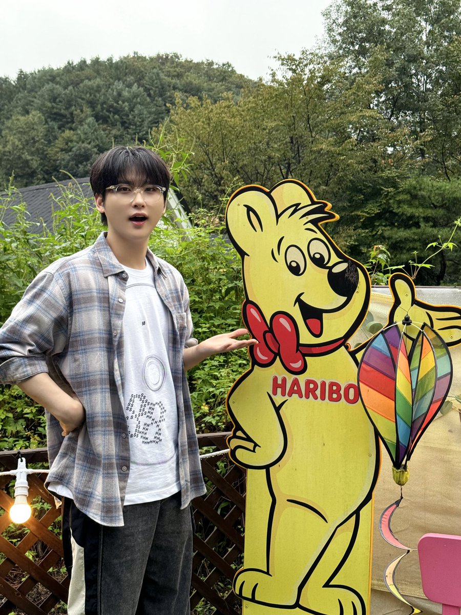 CRAVITY_twt's tweet photo. 내 칭구랑 한 컷 ㅋㅎ
#우빈 https://t.co/vk71hE0p80