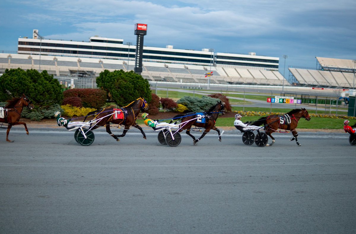 graybrigade's tweet photo. #OnThisDay 55 years ago in 1969, #harnessracing debuted at #DoverDowns in Delaware, where flat racing had started earlier that same year. The harness track is co-located with The Monster Mile as part of @NASCAR. The casino opened in 1995. @BallysDover https://t.co/yHC1i6uMIV