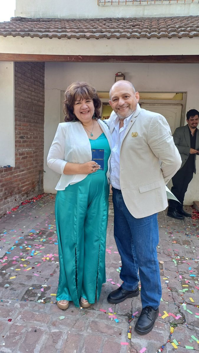 dulcemonik70's tweet photo. @todonoticias  #estefinde Nos casamos!
Y los hacemos parte TN, porque fueron compañia en estos 19 años previos y seguirán siéndolo en el resto de nuestra vida. Nos elegimos y los elegimos.
 Fer y Moni de Pilar https://t.co/0Iegvae6CD