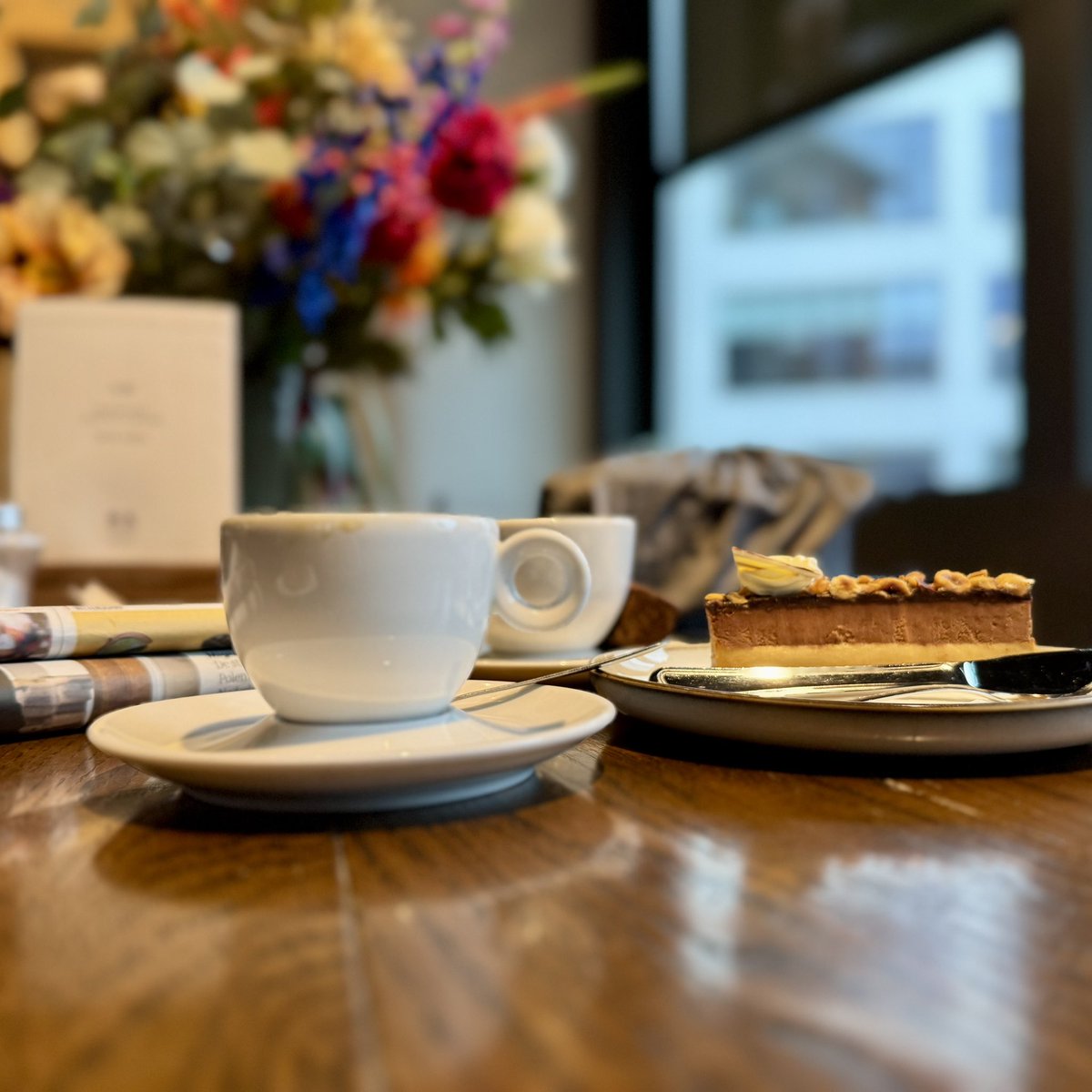 #sundaymorningcoffee met #P:
Hij heeft’r een Nutella-punt bij… 🤭

#myview #koffie #MrBrown #Eindhoven
.
#coffee #coffeehouse #coffeegram #coffeelover #coffeelovers #coffeeholic #coffeelove #coffeelife #coffeetime #coffeeaddict  #sundaymorning #sunday