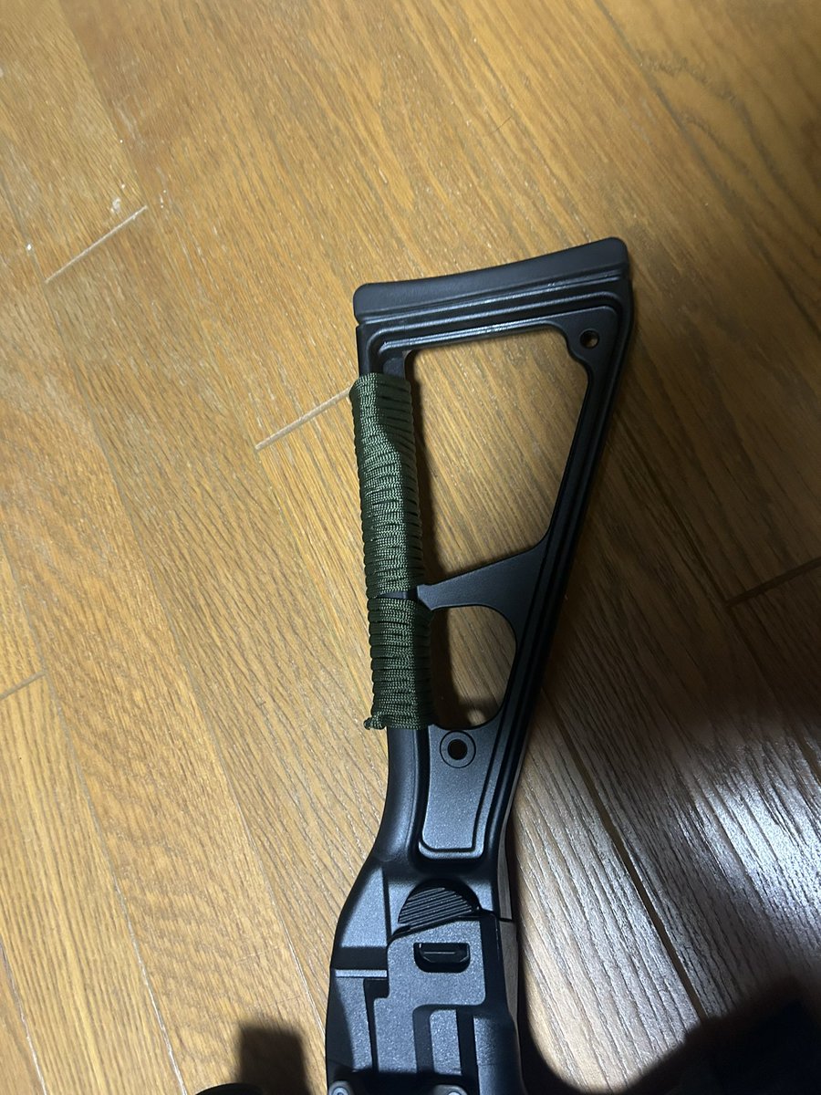 Gtrr8282's tweet photo. パラコード巻いてみた
#PCC45 #HK416 https://t.co/8igTwOI5RZ