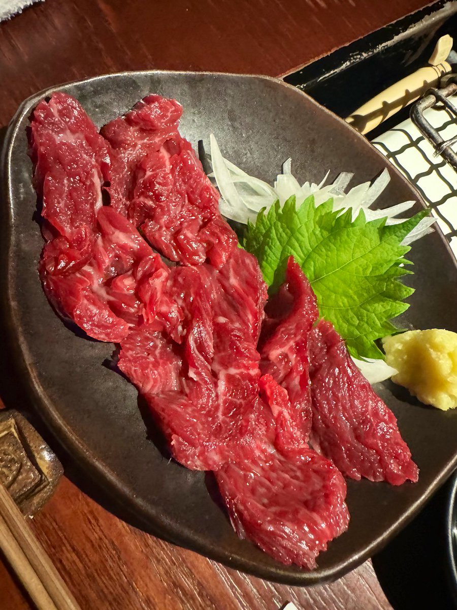 EROS_lounge's tweet photo. 今日は馬刺しに馬焼きー‼️美味しかったー‼️ ☆マダム T☆ https://t.co/7sQu5aUC0b