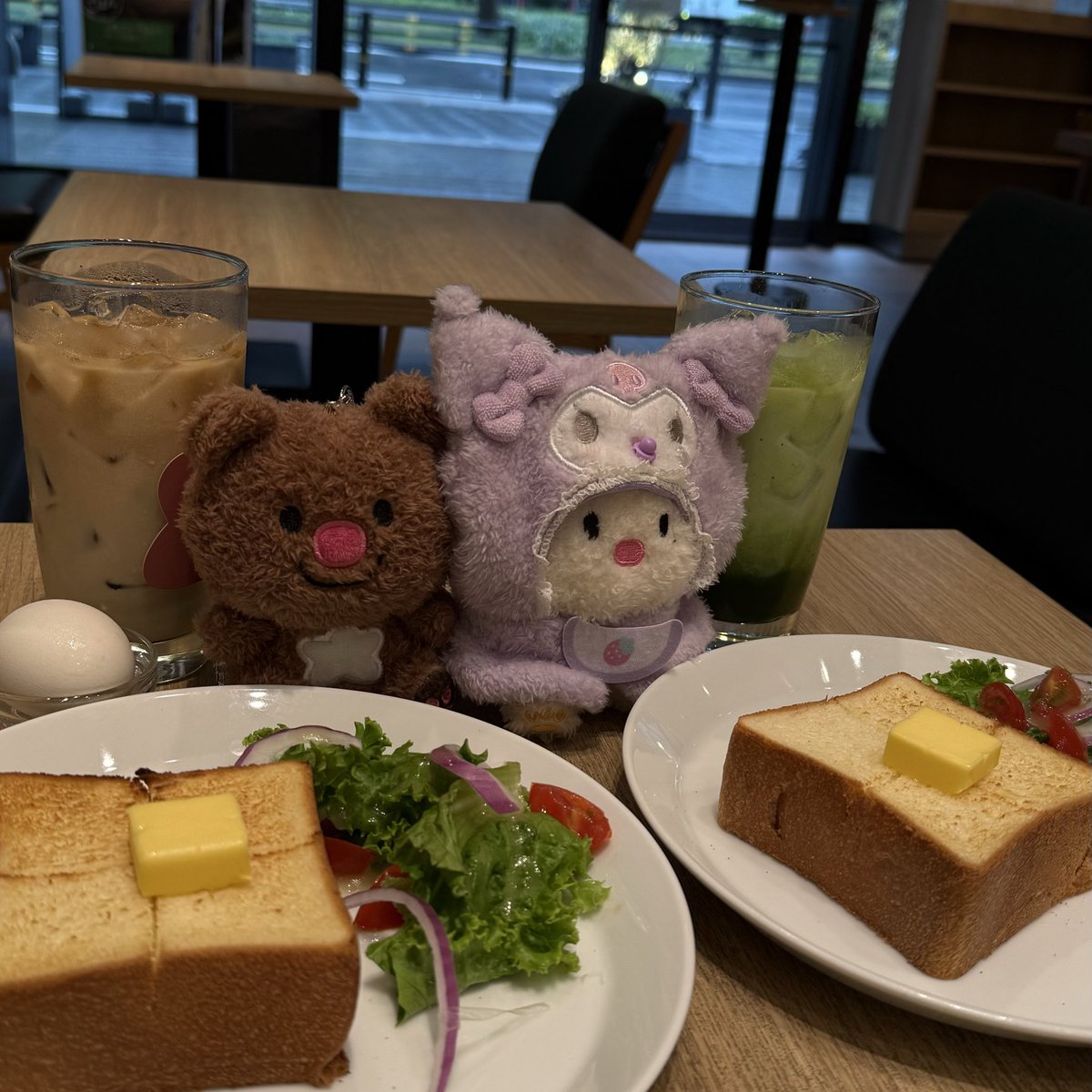k0l0ljs01's tweet photo. クォジとポルンイで沢山モグモグ🍴✨
 #EVNNIZとみた景色 
 #EVNNE 
 #EVNNIZ https://t.co/Cw92aHkS2N