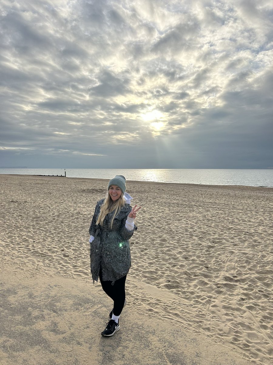 Another Sunday, another 8am walk 🌅
My favourite time of day &amp; favourite sounds, so gorgeous 🌊🫶🏻